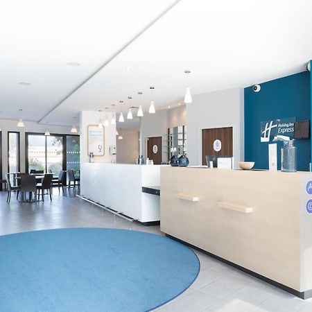 Holiday Inn Express - Marseille Airport, An Ihg Hotel Vitrolles  Exterior foto