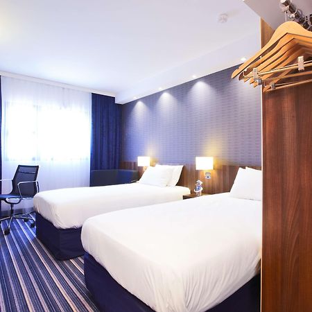 Holiday Inn Express - Marseille Airport, An Ihg Hotel Vitrolles  Exterior foto