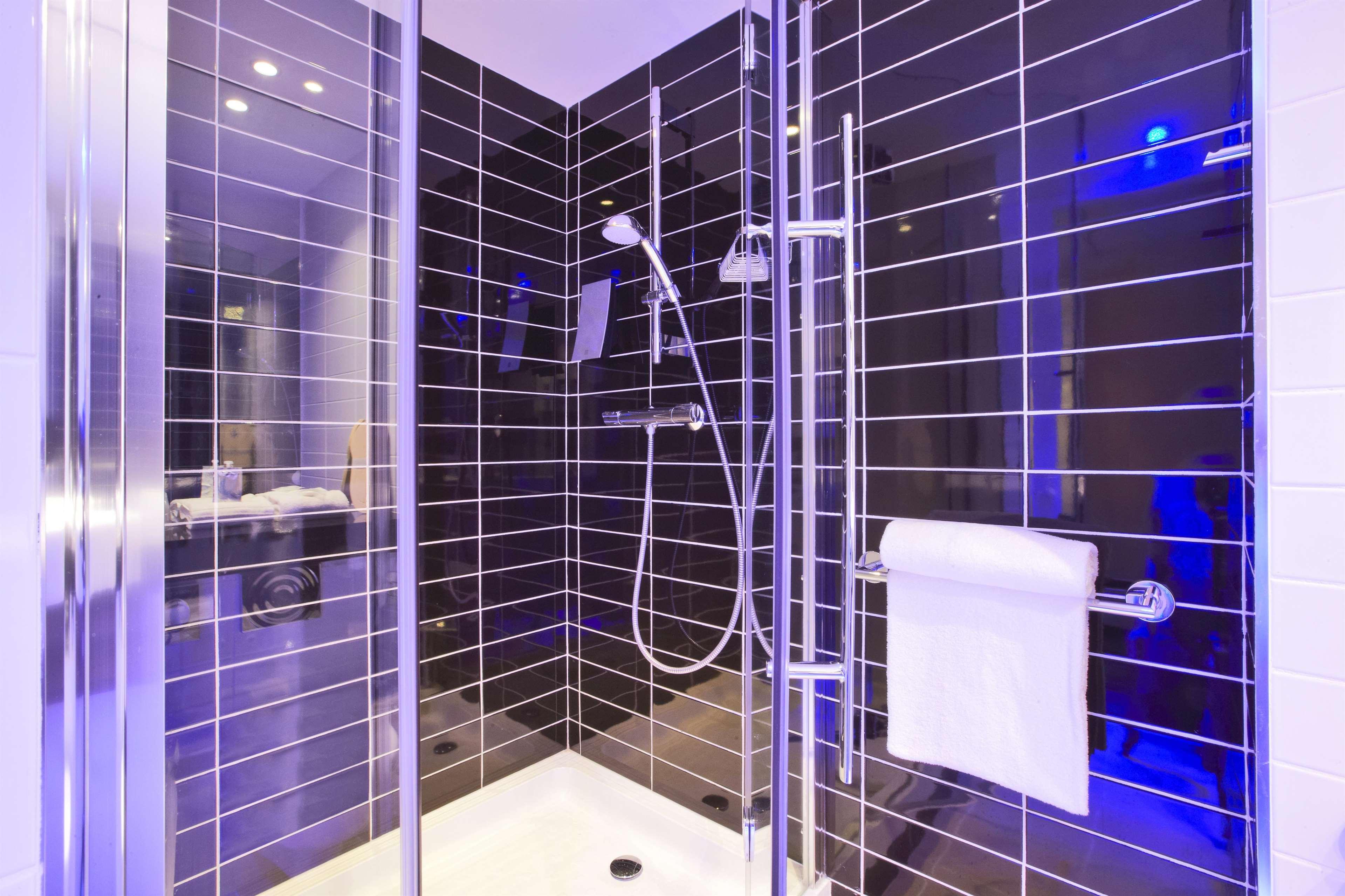 Holiday Inn Express - Marseille Airport, An Ihg Hotel Vitrolles  Exterior foto