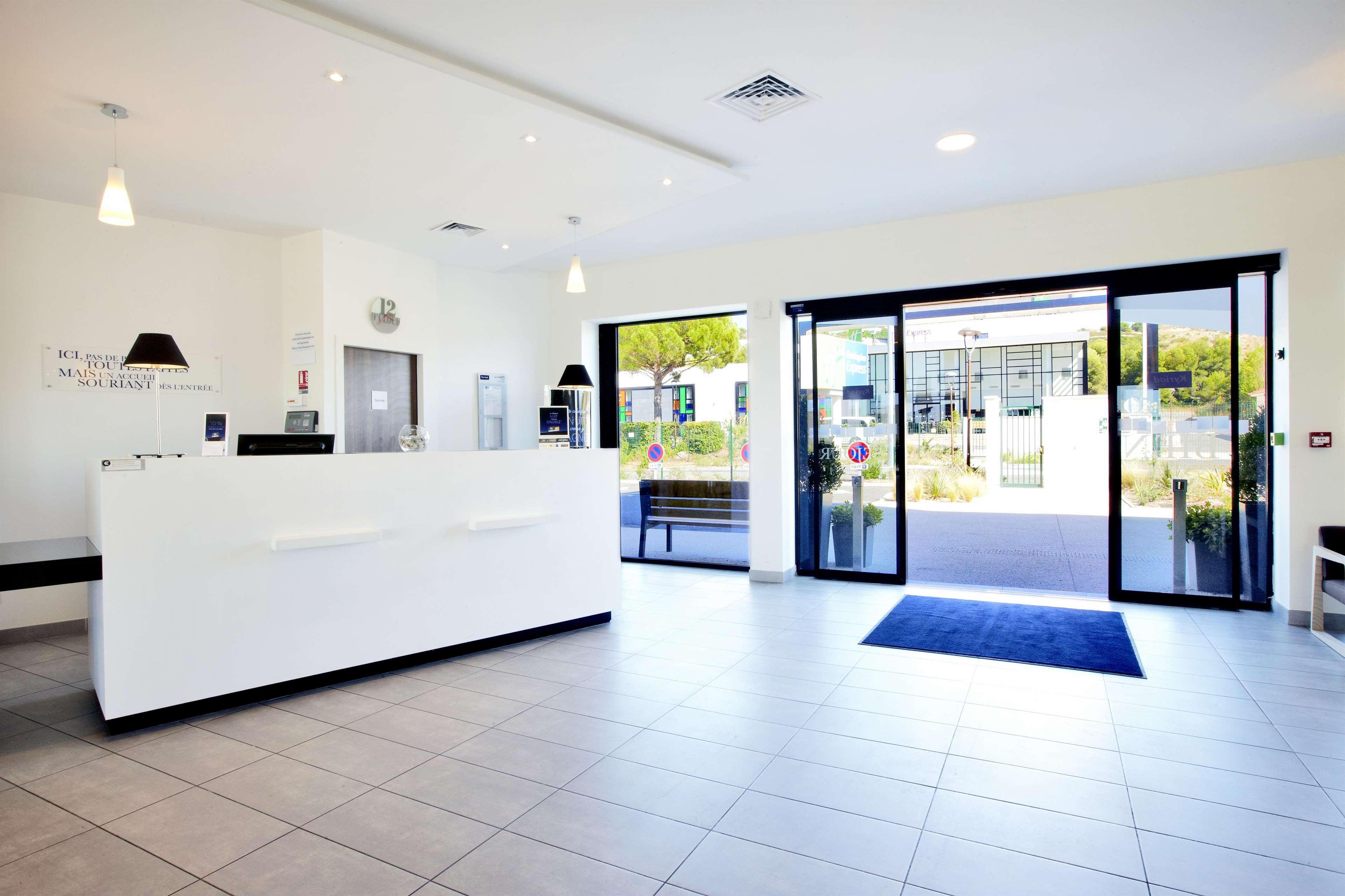 Holiday Inn Express - Marseille Airport, An Ihg Hotel Vitrolles  Exterior foto